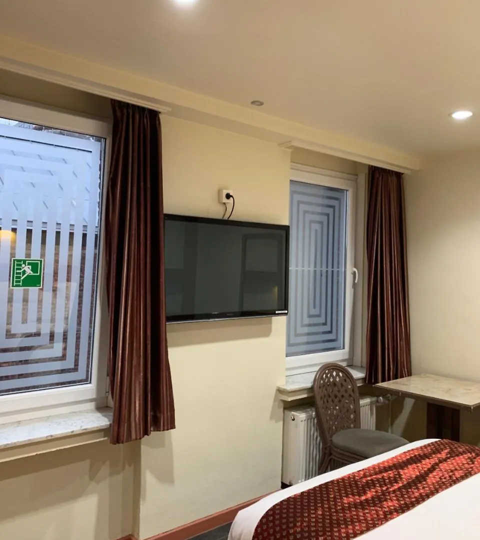 Beaux Arts Hotel Antwerp 2*,